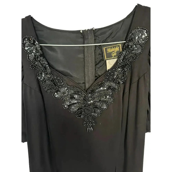Midnight Women's Black Short Sleeve V-Neck Embroidered Back Zip Dress Size 10 - Picture 2 of 6